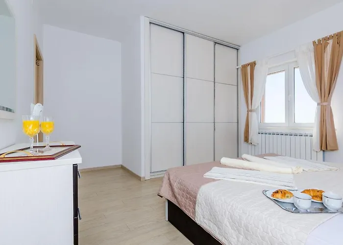 In Gruda With Private Pool